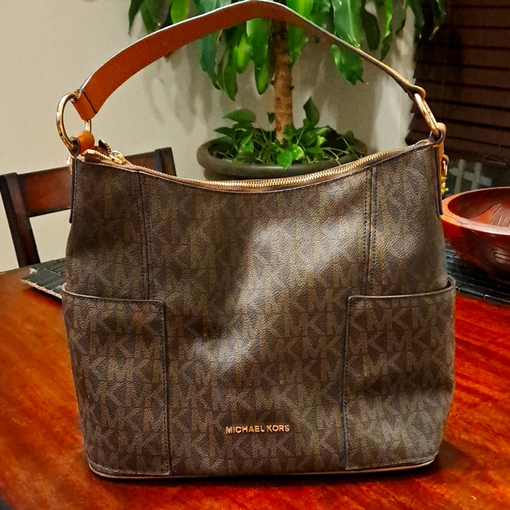 Michael Kors logo shoulder bag